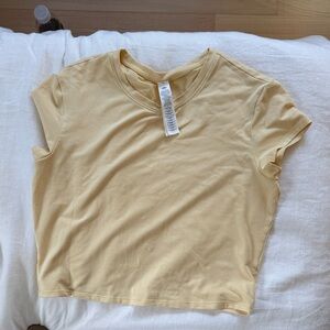 ALO Yoga Light Yellow Short Sleeve Tee